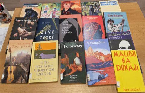 Vanda Rozenbergová, Raimundo slovo, Štyri vražedné, Veronika Šikulová, Italo Calvino Neľahké životy, Zuzana Nomilnerová, Živé tvory, Prípad doktora Kukockého, Kiran Millwood Hargrave, Pán Hronu, Zátišie s gitarou, Leto postávalo v horúcom vzduchu, Položivoty, V Patagónii, Pediatrička, Malibu na Dunaji